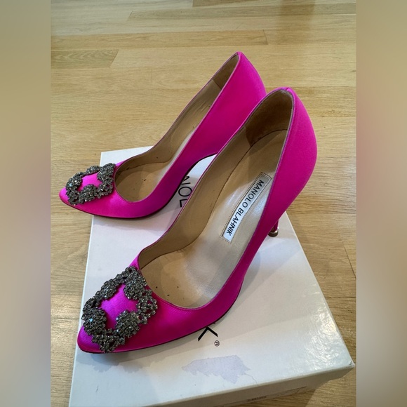 Manolo Blahnik Hangisi Silk Pumps size 36 - Picture 4 of 16
